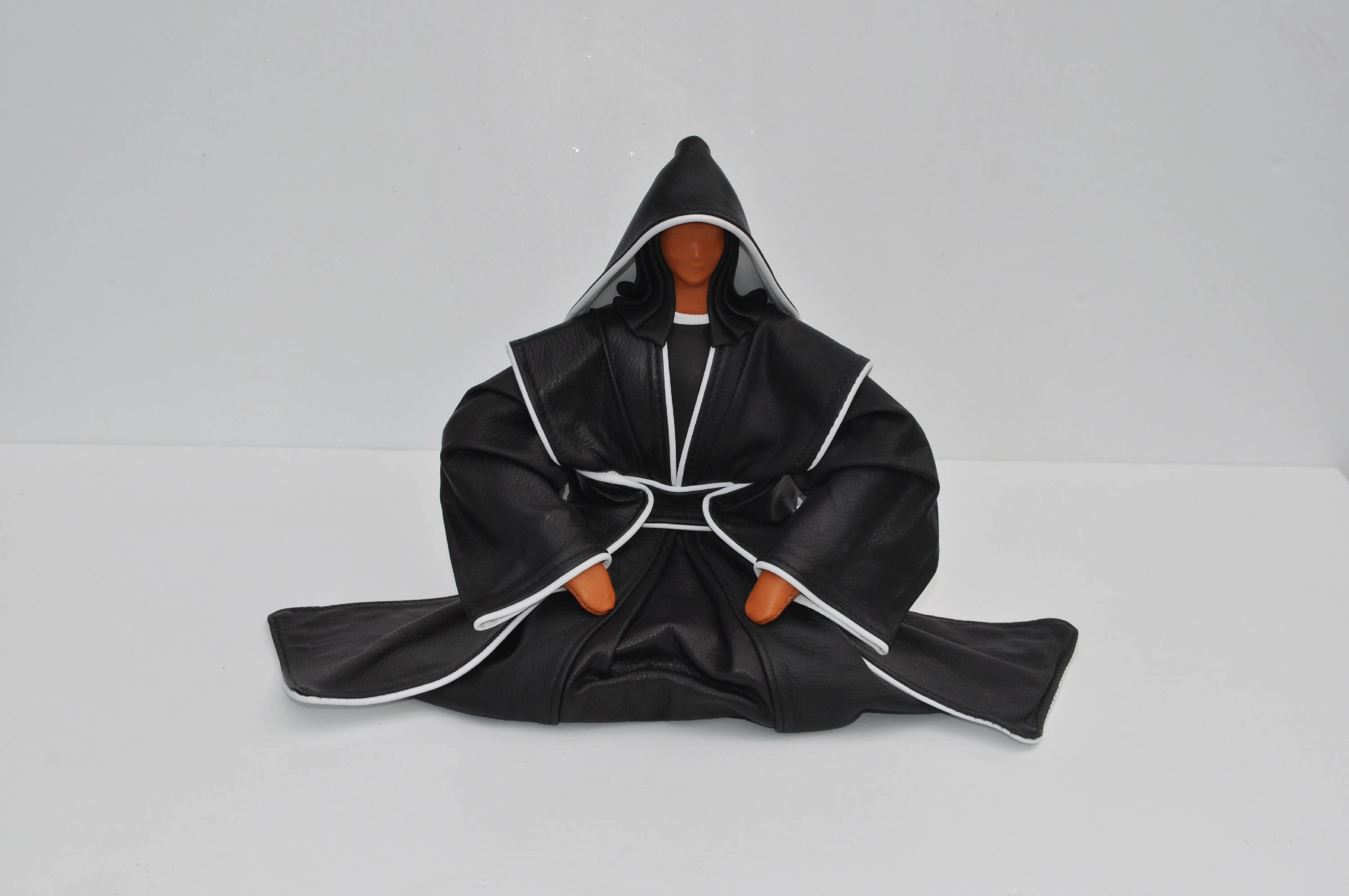 Sculpture Samouraï à genoux noir | EMPREINTES Paris | EMPREINTES Paris