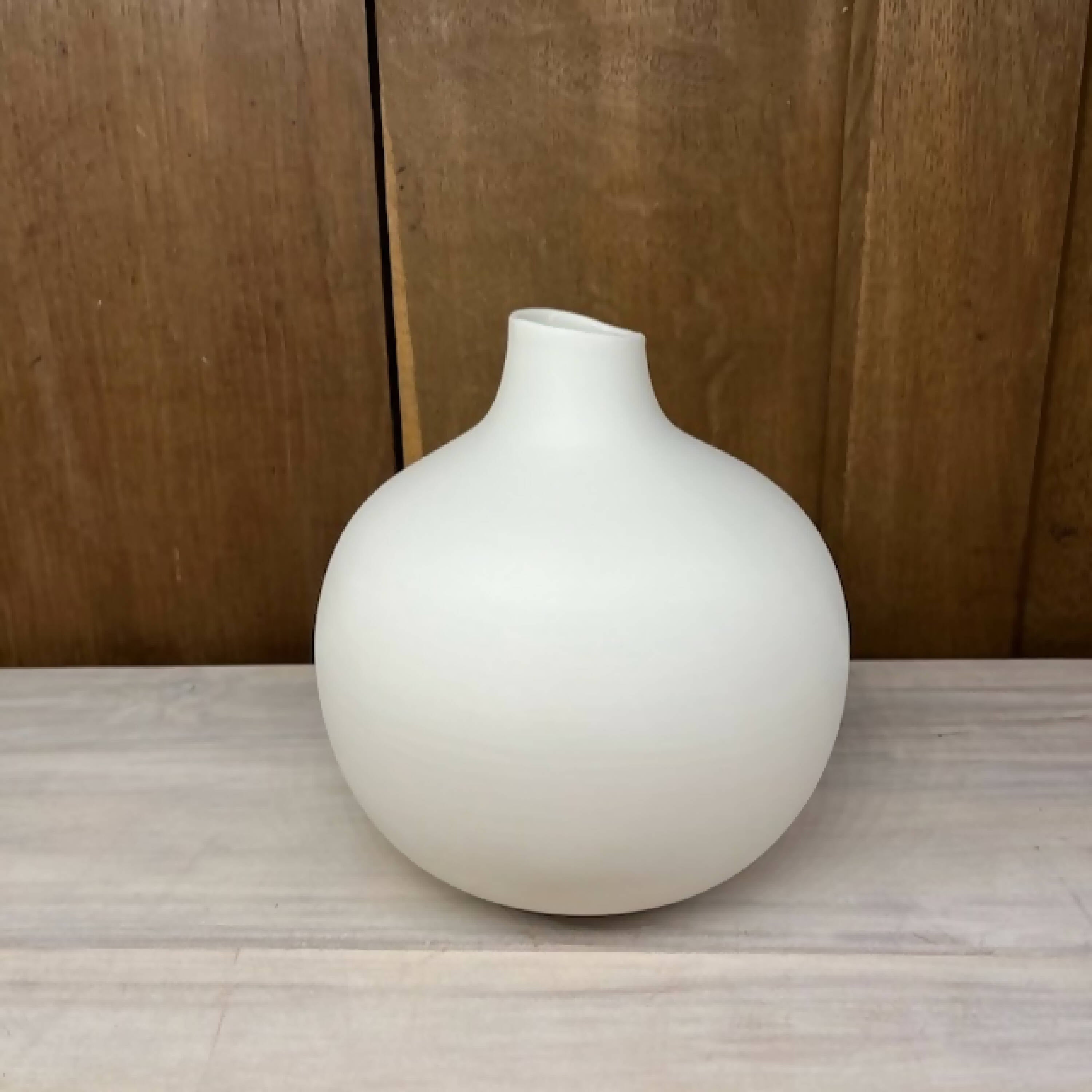Vase boule en porcelaine | EMPREINTES Paris | EMPREINTES Paris