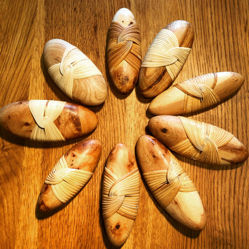 Galet de genévrier cade drapé espacé avec vannerie de rotin | EMPREINTES Paris - EMPREINTES Paris