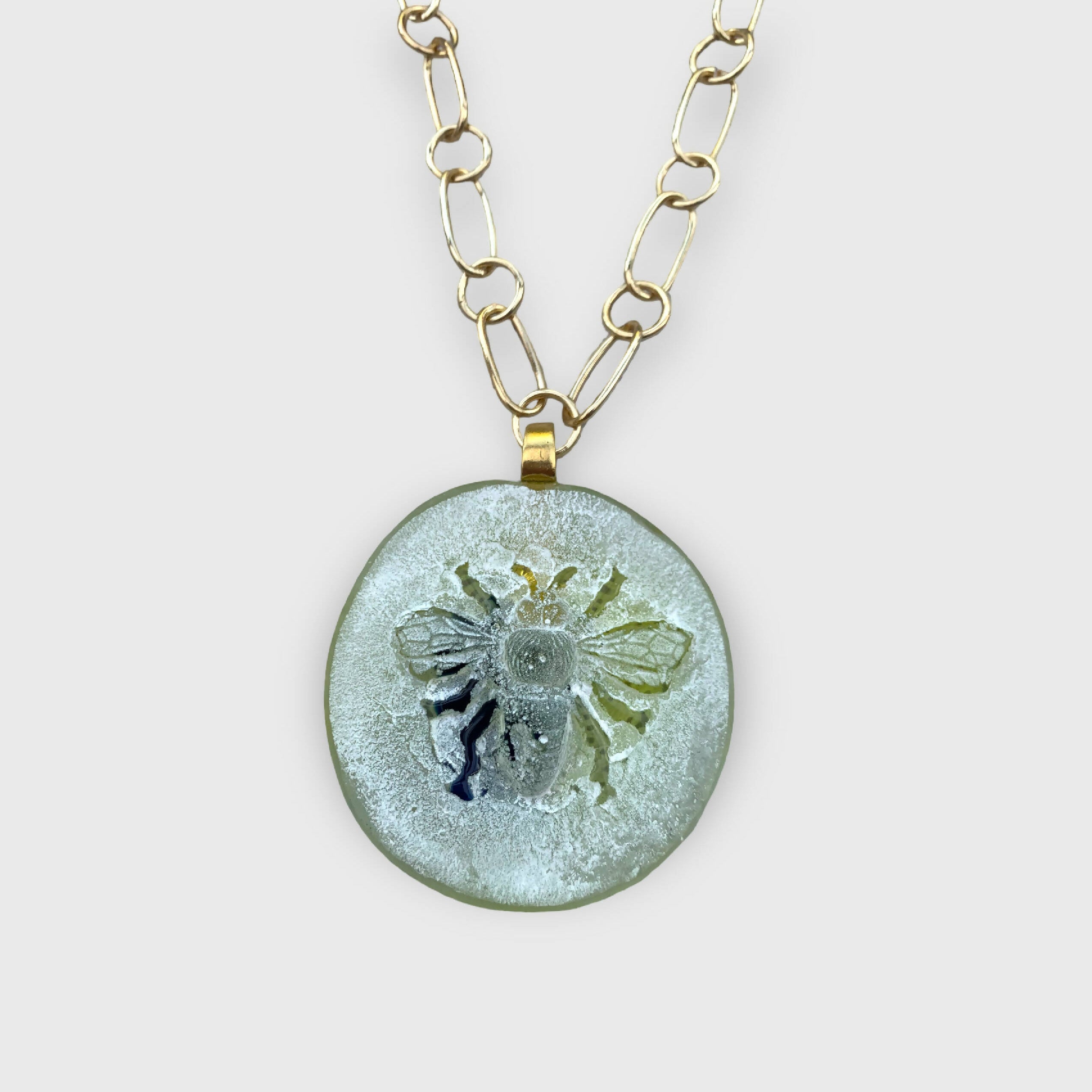 abeille, sautoir, printemps, insecte, bijou symbolique, ethnique, romantique, chic bohème, amoureux, collier pour femme, art déco, art nouveau, idées cadeaux pour elle, saint Valentin, piece unique, bijoux doré, tour de cou, pate de verre, cristal | EMPREINTES Paris