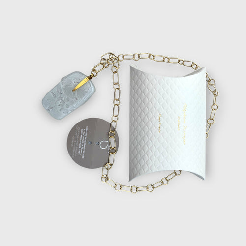 papillon, floral, fleurs, pastel blanc, bijou symbolique, ethnique, romantique, chic bohème, amoureux, collier pour femme, art déco, art nouveau, idées cadeaux pour elle, saint Valentin, piece unique, bijoux doré, tour de cou, pate de verre, cristal | EMPREINTES Paris - EMPREINTES Paris