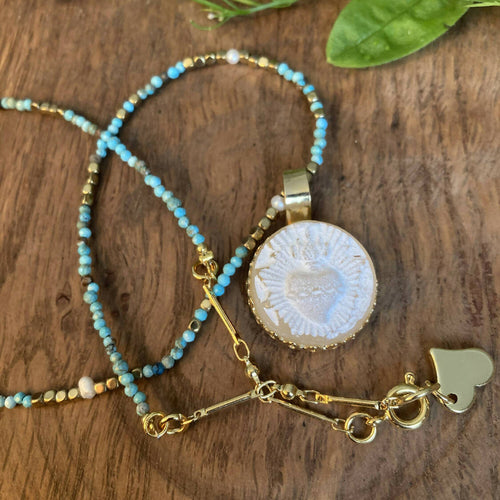 coeur sacré, religieux, antique, reproduction, musée, printemps, pastel, majestueux, bijou symbolique, ethnique, romantique, chic bohème, amoureux, collier pour femme, art déco, art nouveau, idées cadeaux pour elle, saint Valentin, piece unique, tour de cou, pierre semi-precieuse, pate de verre, cristal | EMPREINTES Paris - EMPREINTES Paris