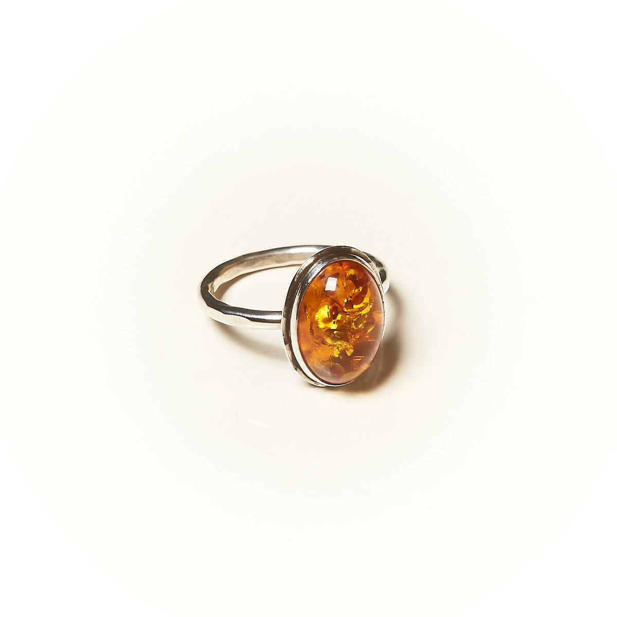 Bague GLAIA en argent avec une ambre. | EMPREINTES Paris