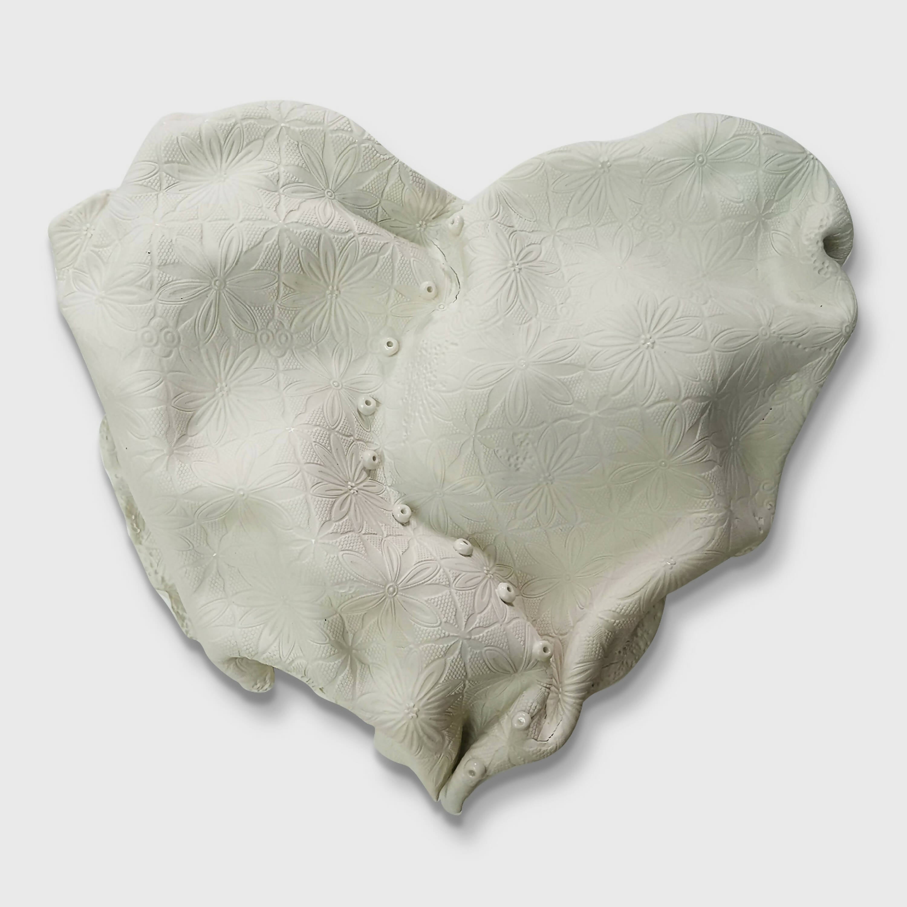 bas_relief_tableau_collection_coeur_porcelaine_dentelle_1_guenaelle_grassi copie | EMPREINTES Paris