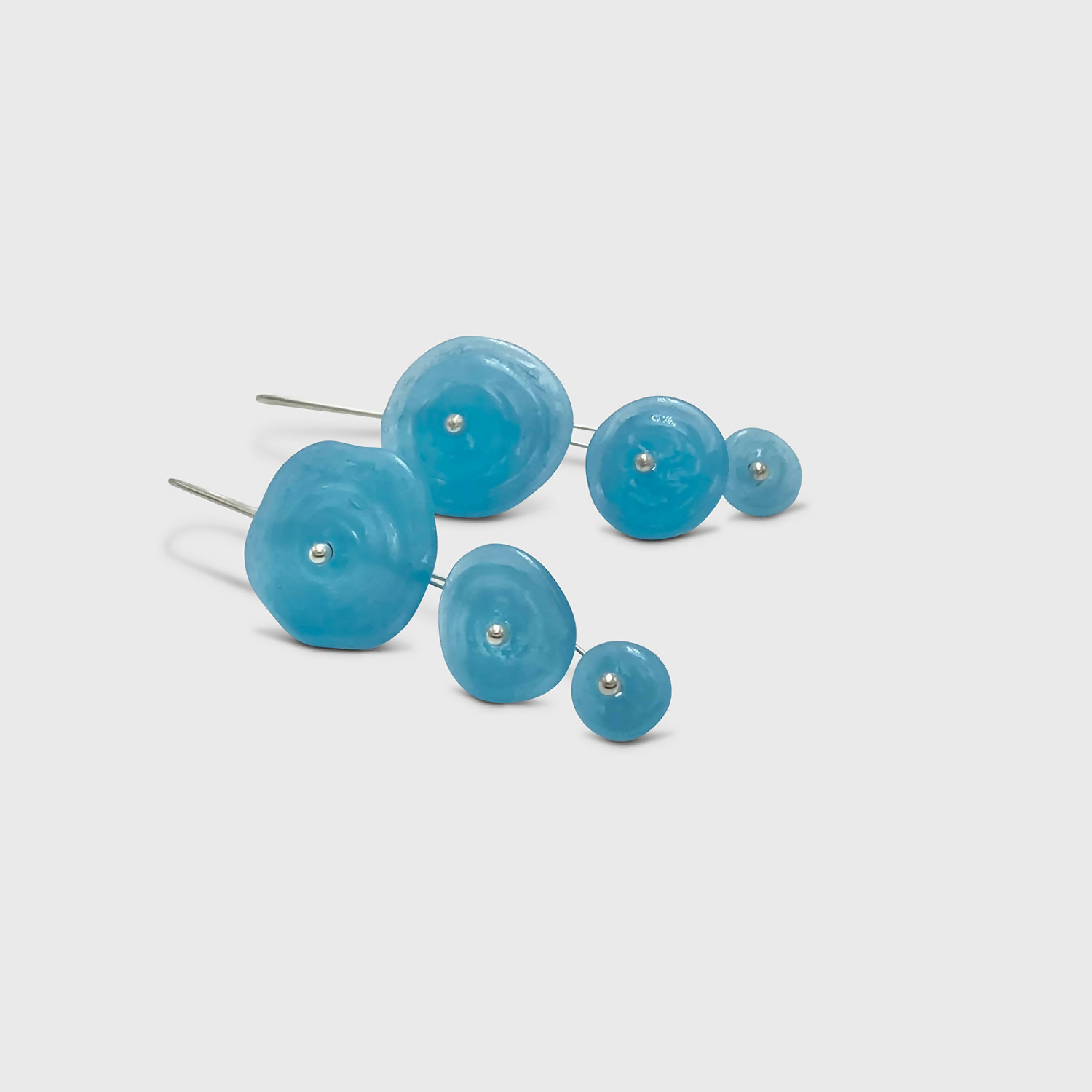 boucles_doreilles_ricochets_bleu_clair_opalescent_lathoumetie_helene | EMPREINTES Paris