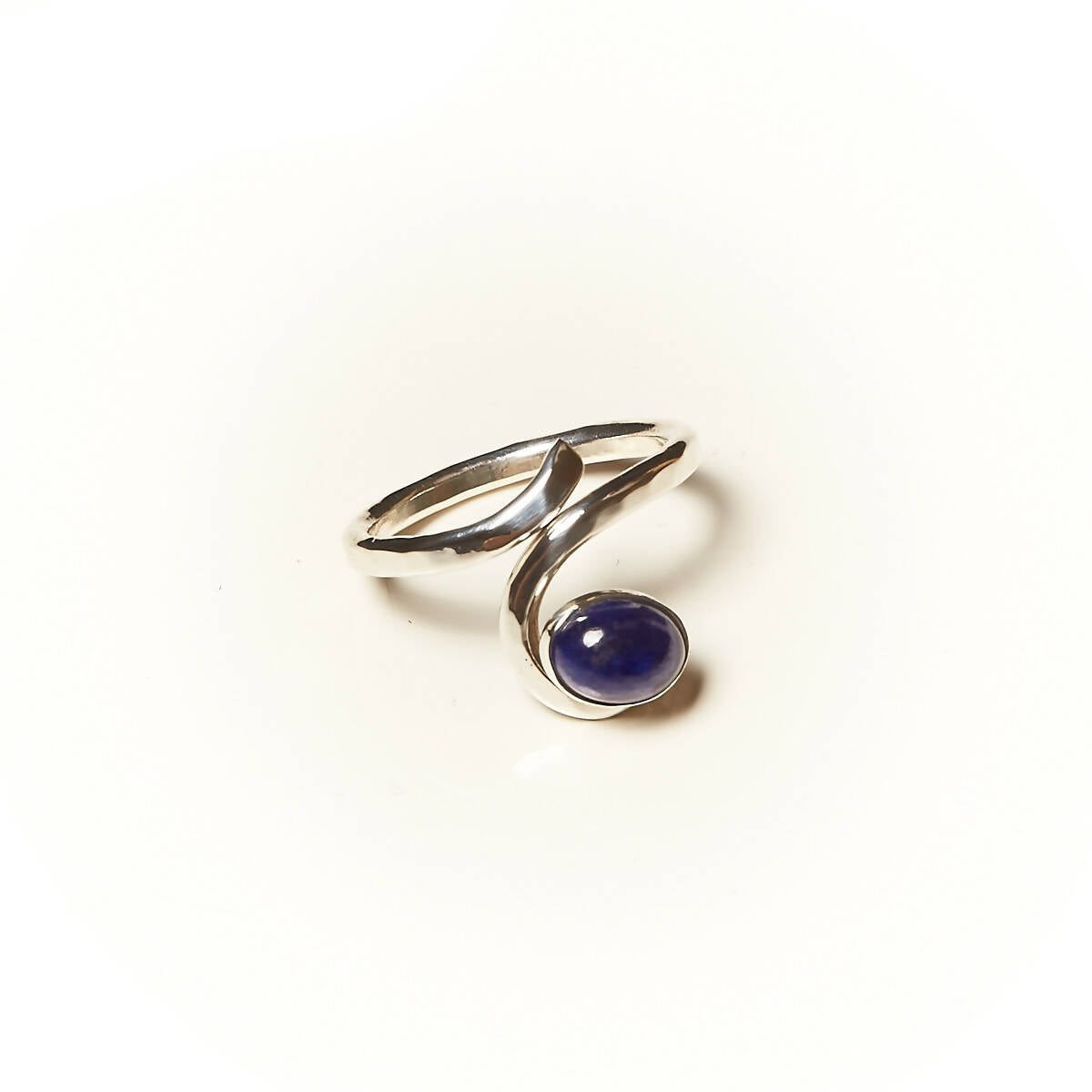 Bague PERCE NEIGE en argent avec un Lapis lazuli. | EMPREINTES Paris