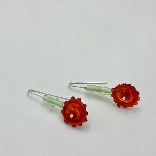 Boucles d'oreilles Tournesols rouge et tiges vertes | EMPREINTES Paris - EMPREINTES Paris