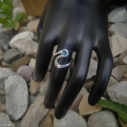Bague VENUSIA en argent avec une topaze bleue. | EMPREINTES Paris - EMPREINTES Paris