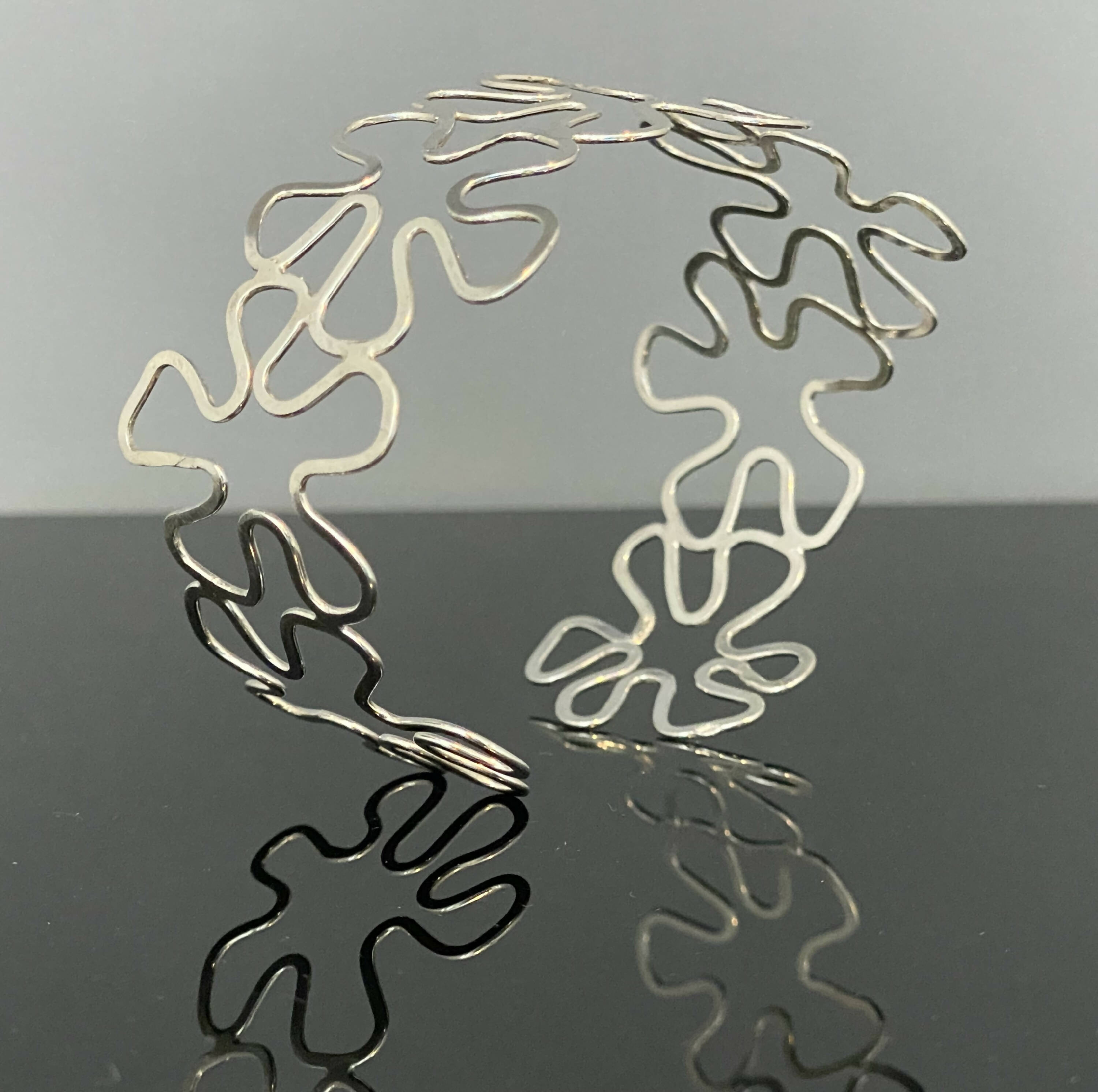 Manchette en argent massif - Design Fleurs stylisées - Collection Floralies | EMPREINTES Paris