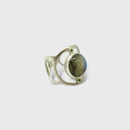 Bague en argent ajouré avec labradorite et grenats tsavorites | EMPREINTES Paris - EMPREINTES Paris