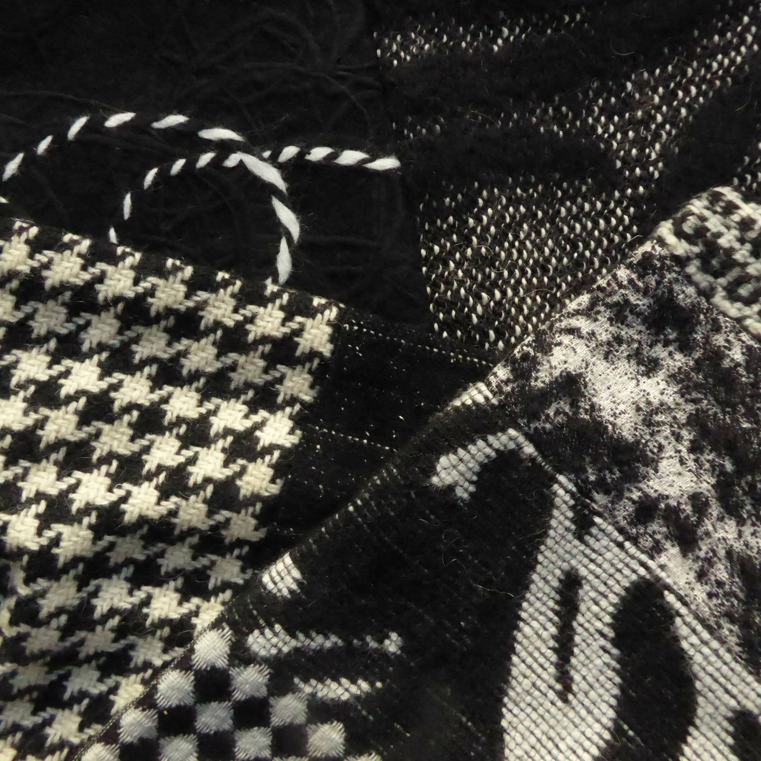 Écharpe hivernale homme-Black and white | EMPREINTES Paris