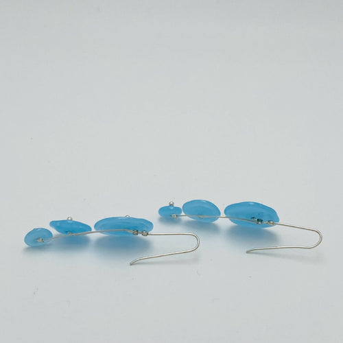boucles_doreilles_ricochets_bleu_clair_opalescent_lathoumetie_helene | EMPREINTES Paris - EMPREINTES Paris