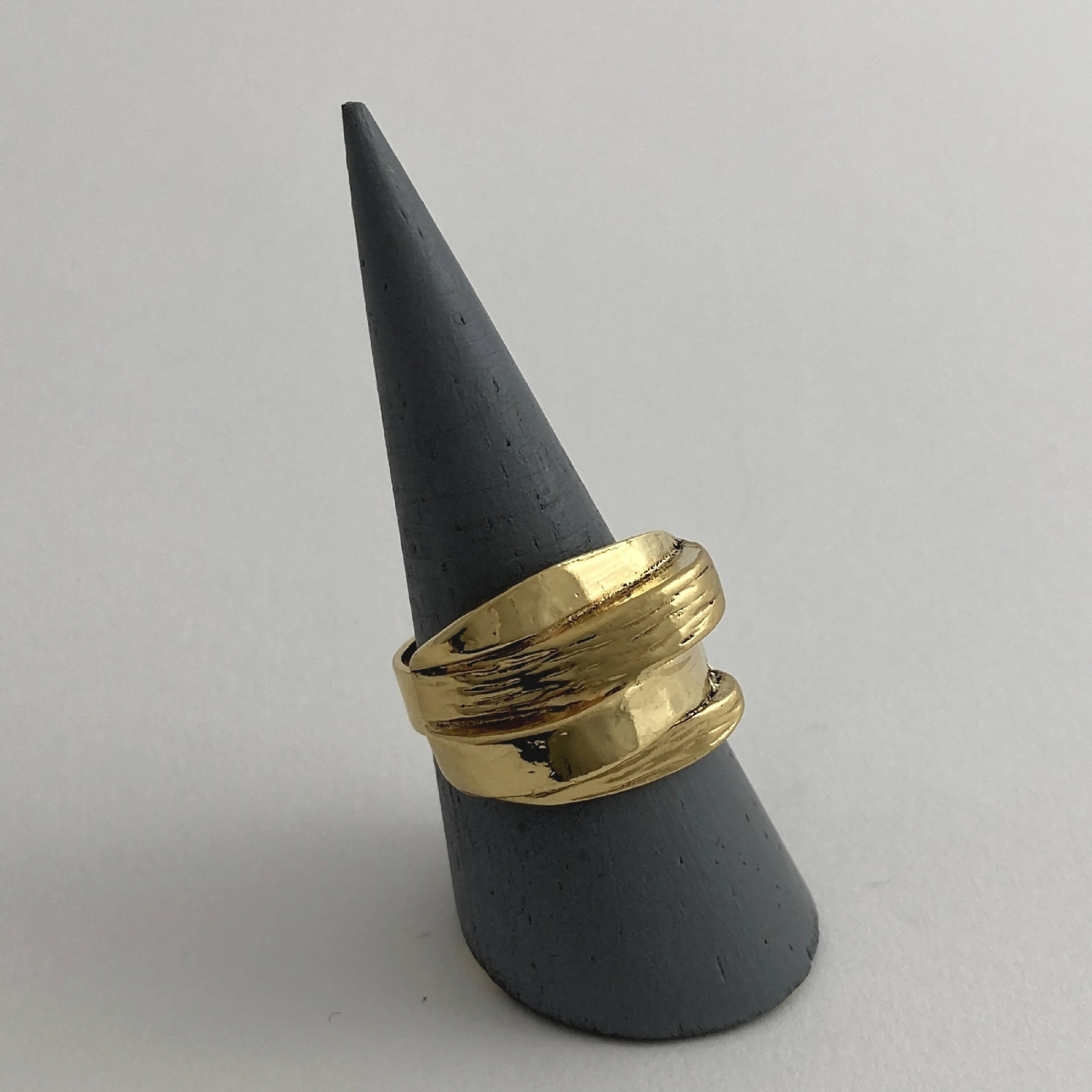Bague réglable en étain dorée 4 | EMPREINTES Paris