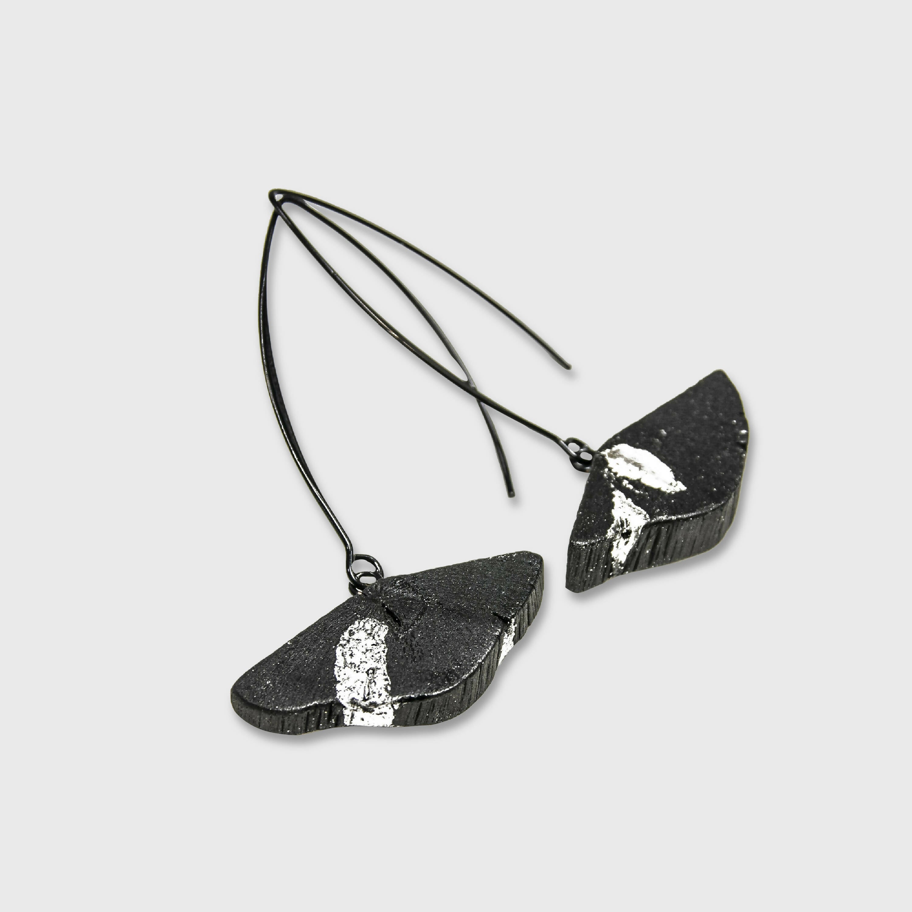 Boucles d’oreilles PALLA-KURO-FULI-KINTSUGI | EMPREINTES Paris