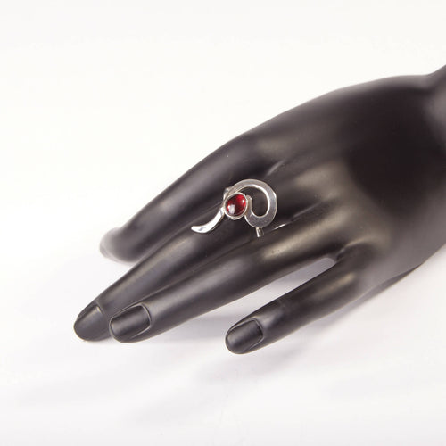 Bague LIZAE en argent avec un grenat. | EMPREINTES Paris - EMPREINTES Paris