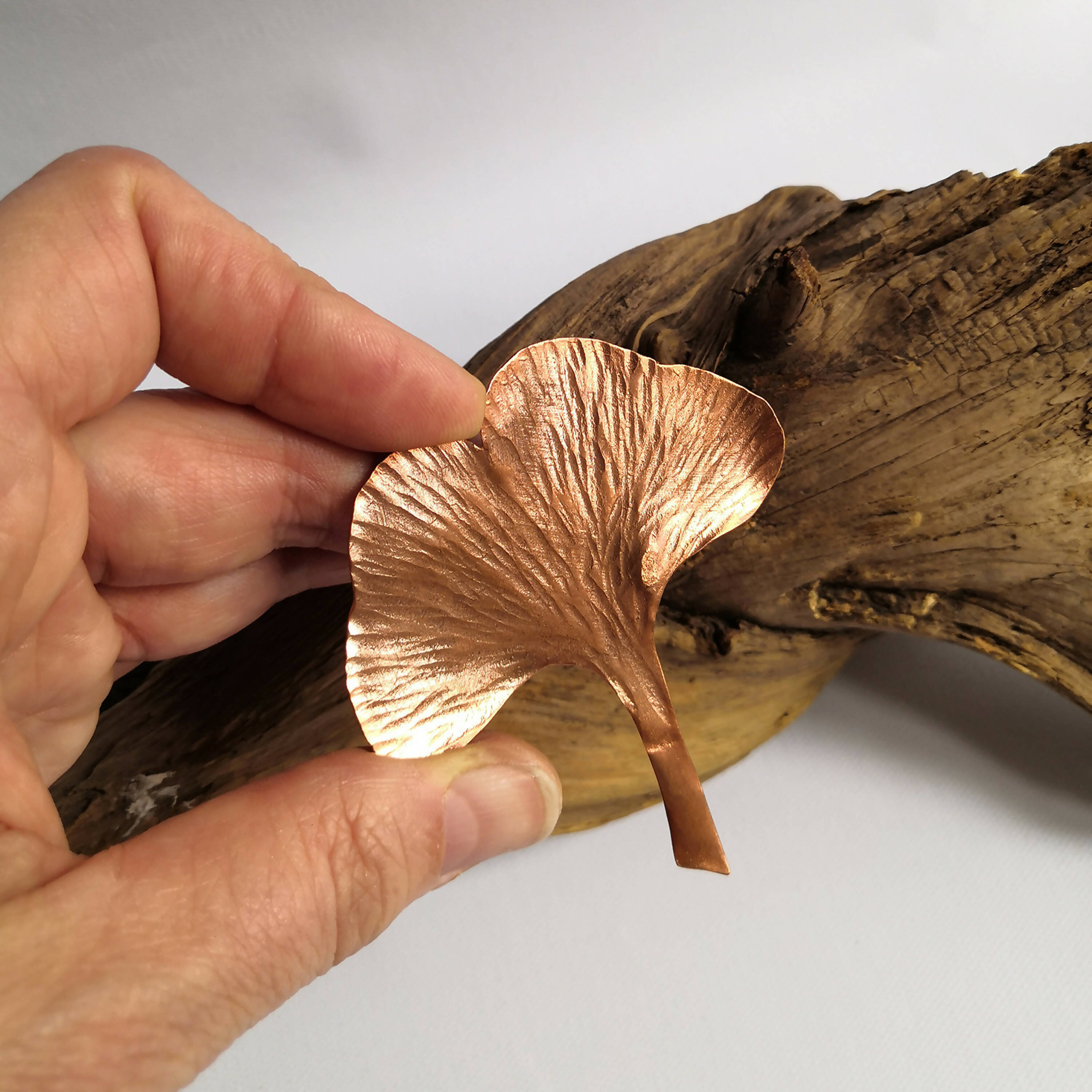 Broche Ginkgo Biloba en cuivre martelé | EMPREINTES Paris