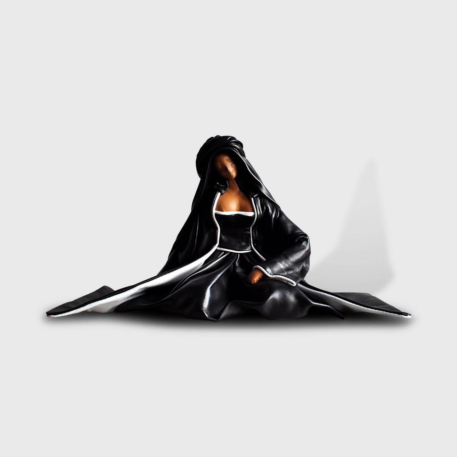 Sculpture cuir Femme assise | EMPREINTES Paris