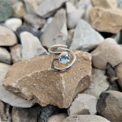 Bague VENUSIA en argent avec une topaze bleue. | EMPREINTES Paris - EMPREINTES Paris