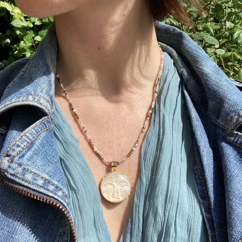 lune, astre, onirique, pastel, blanc, majestueux, bijou symbolique, ethnique, romantique, chic bohème, amoureux, collier pour femme, art déco, art nouveau, idées cadeaux pour elle, saint Valentin, piece unique, tour de cou, pierre semi-precieuse, pate de verre, cristal | EMPREINTES Paris - EMPREINTES Paris