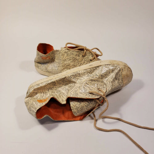 Sculpture papier Une paire de basket | EMPREINTES Paris - EMPREINTES Paris