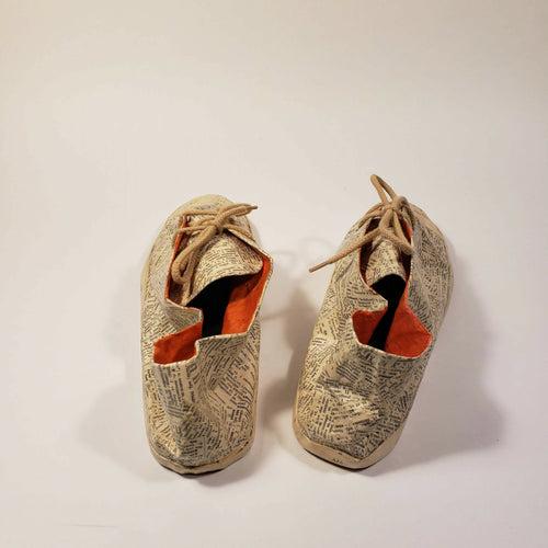 Sculpture papier Une paire de basket | EMPREINTES Paris - EMPREINTES Paris