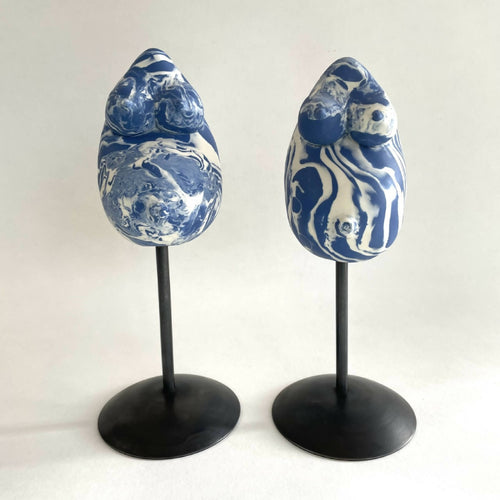 Sculpture femme enceinte nériage porcelaine blanche et bleue 2 | EMPREINTES Paris - EMPREINTES Paris