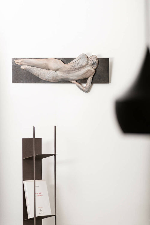 Bas-relief Lecture à la plage | EMPREINTES Paris - EMPREINTES Paris